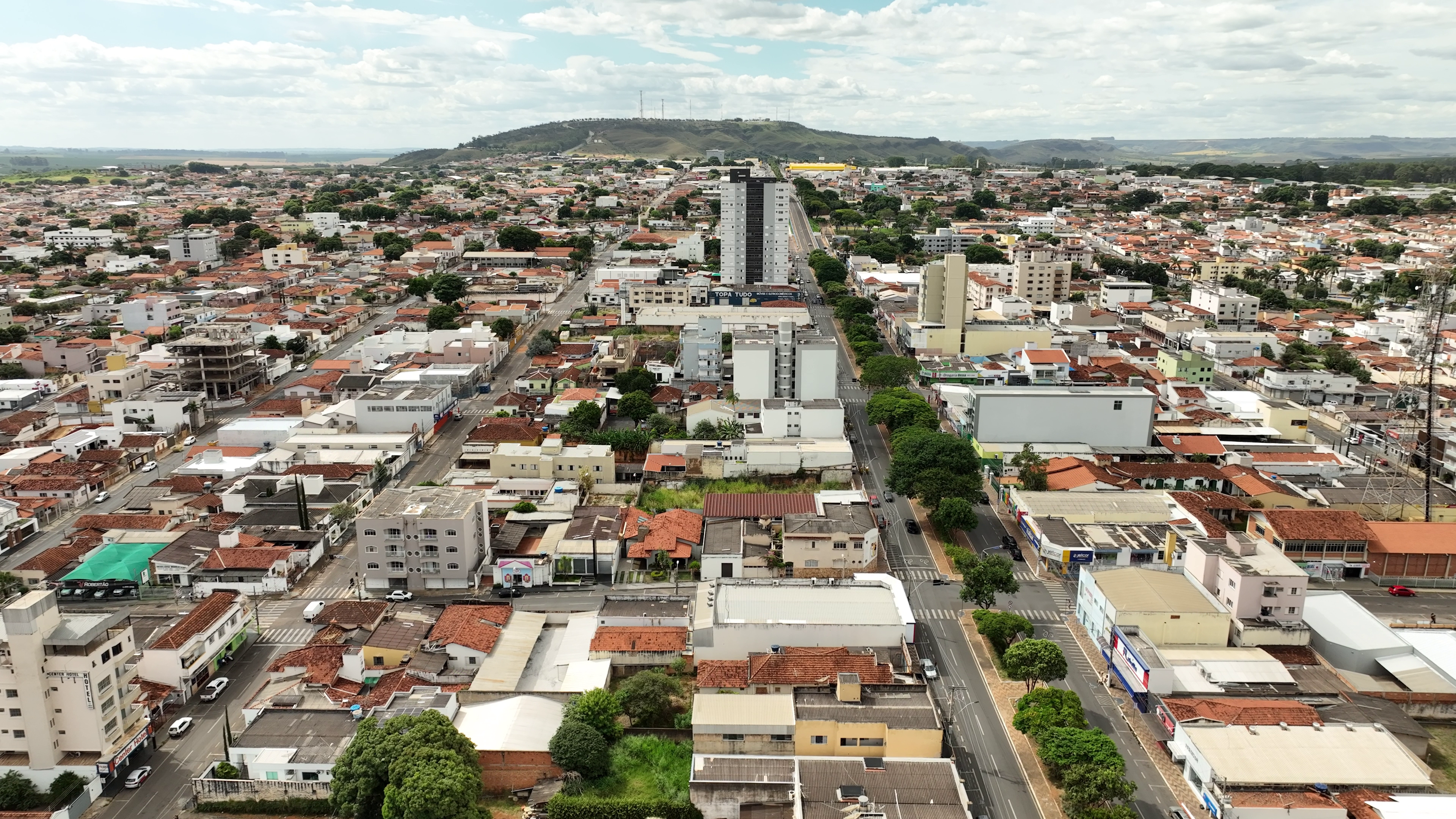 A CÂMARA MUNICIPAL DE PATROCÍNIO APROVA PROJETOS DE VALORIZAÇÃO DOS SERVIDORES  