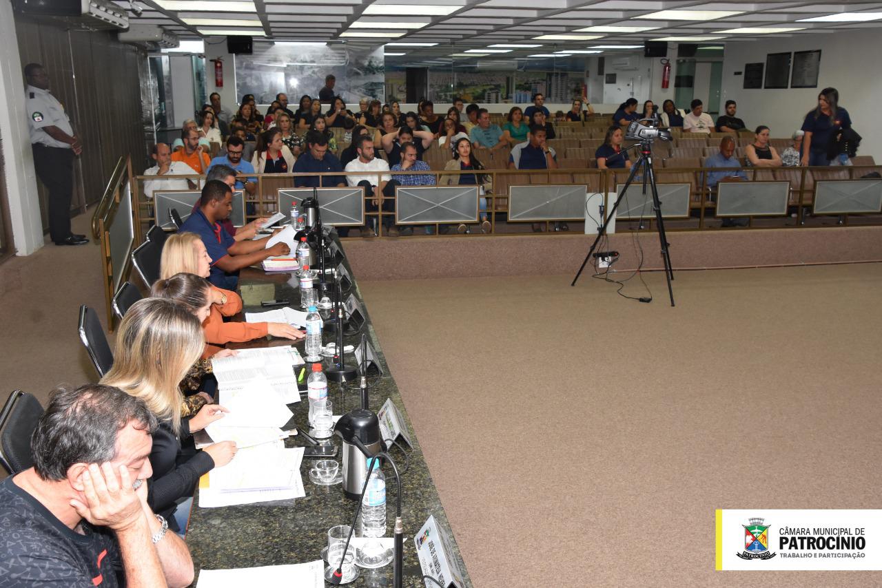 Câmara aprova importantes projetos durante 29ª Ordinária 