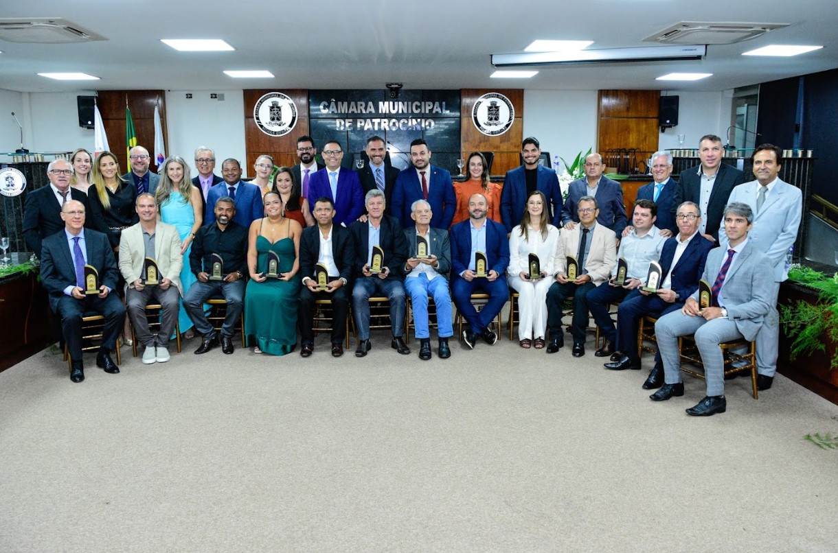 Câmara Municipal de Patrocínio entrega o troféu Mérito Empresarial 2025