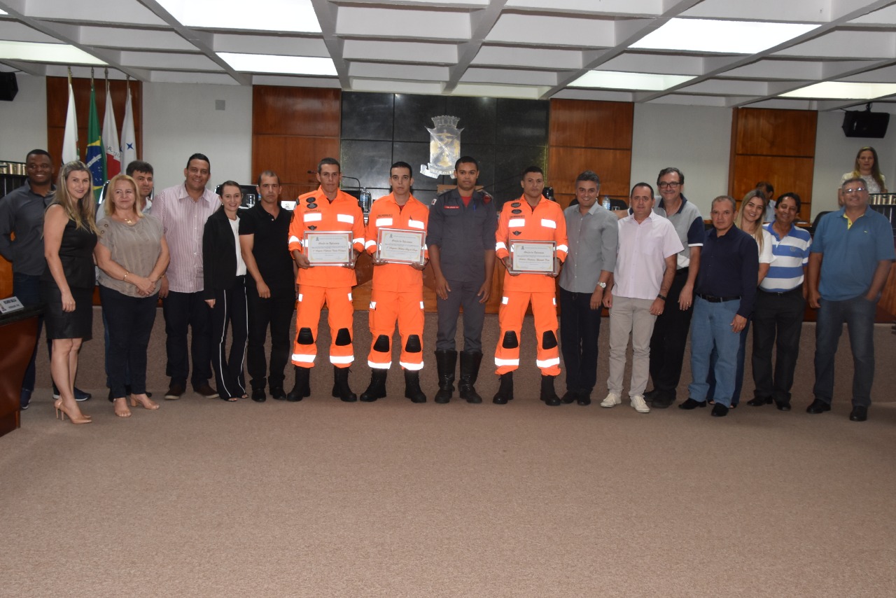 Câmara Municipal presta homenagem aos bombeiros durante a  14ª Reunião Ordinária 
