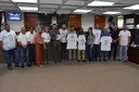 CIDADÃO PRESENTEIA VEREADORES COM CAMISETAS “DOE SANGUE, DOE VIDA” E SOLICITA INCENTIVO E APOIO AOS DOADORES DE SANGUE DE PATROCÍNIO CIDADÃO PRESENTEIA VEREADORES COM CAMISETAS “DOE SANGUE, DOE VIDA” E SOLICITA INCENTIVO E APOIO AOS DOADORES DE SANGUE DE PATROCÍNIO