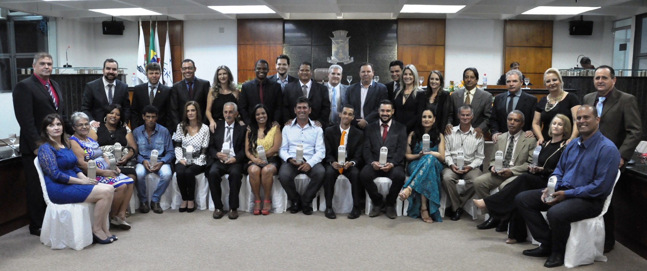 Em Sessão Solene Câmara Municipal entregou o “Troféu Dia do Trabalhador”