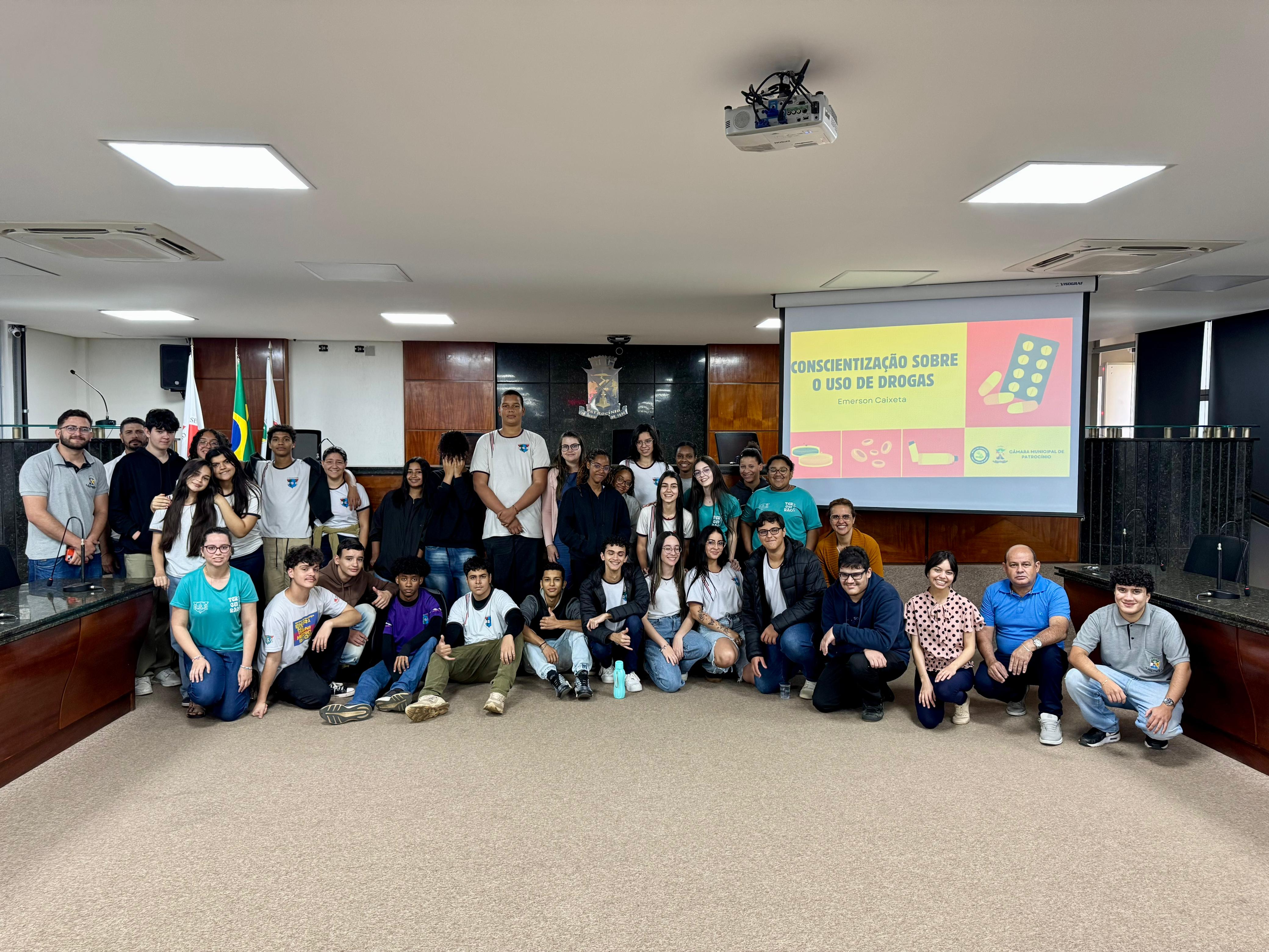 Escola do Legislativo inicia série de palestras impactantes sobre prevenção às drogas