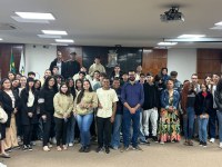 Escola do Legislativo promove palestra e visita guiada para alunos da Escola Estadual Joaquim Dias