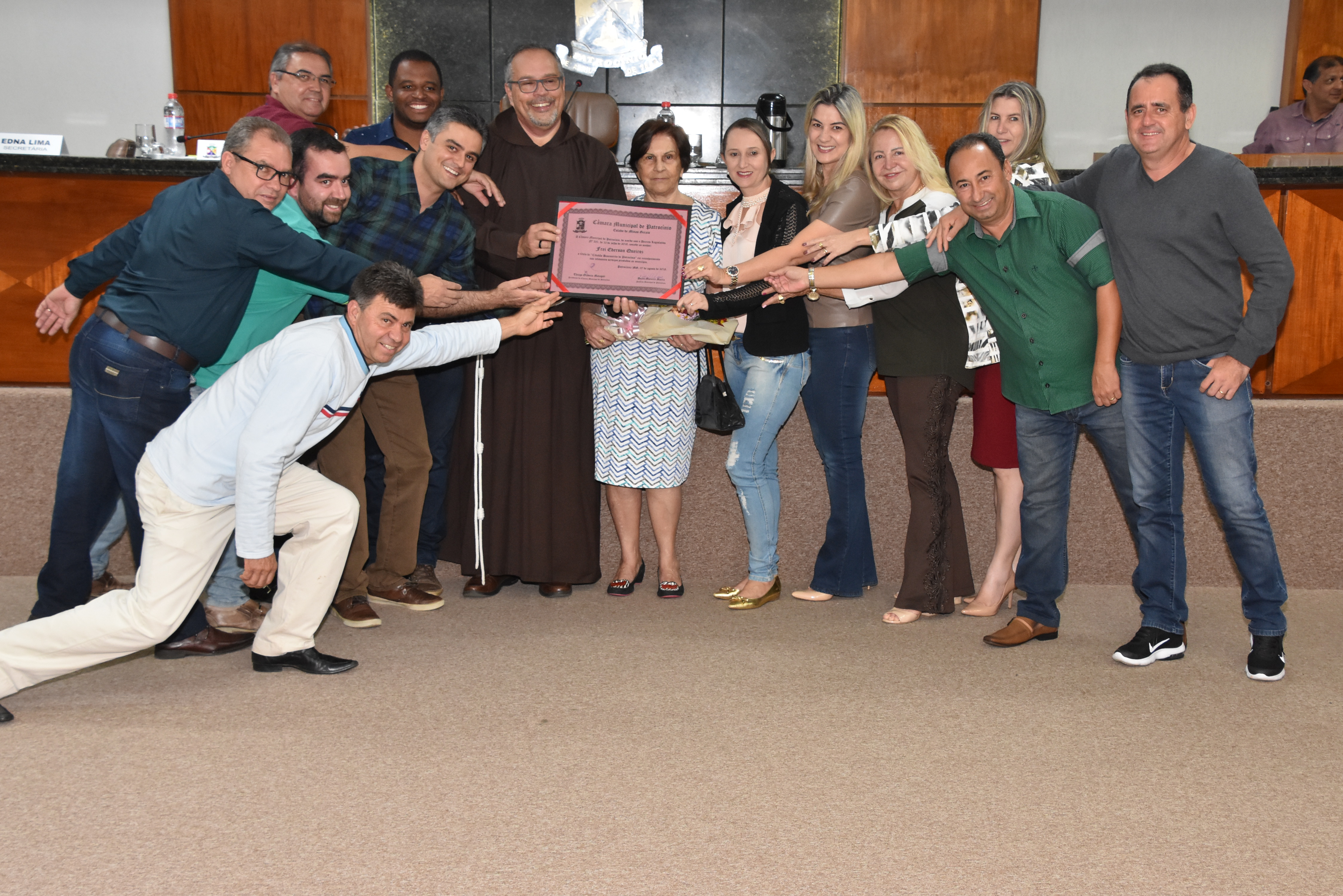 FREI EDERSON QUEIROZ RECEBE O TÍTULO DE CIDADÃO BENEMÉRITO