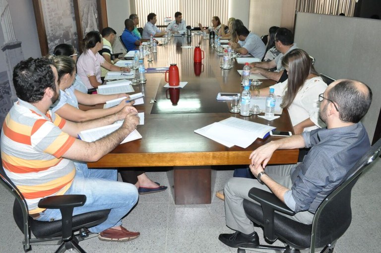 Vereadores iniciam estudo do Novo Regimento Interno 