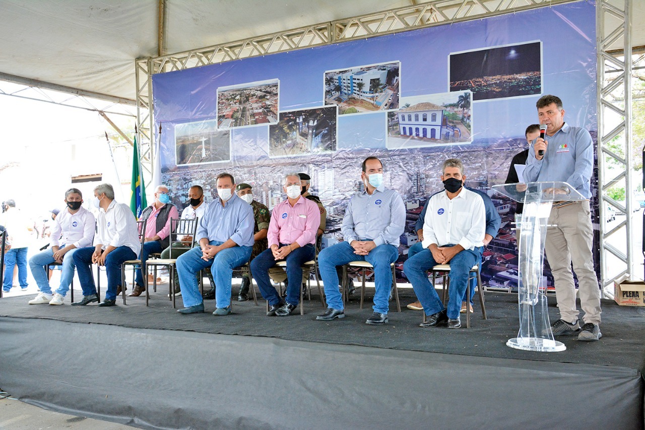 Vereadores participaram da inauguração de Centro Esportivo